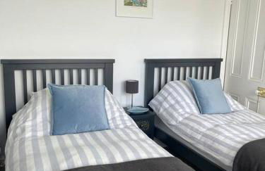 Contemporary 3-Bedroom Home with Stunning Views - Foto 28