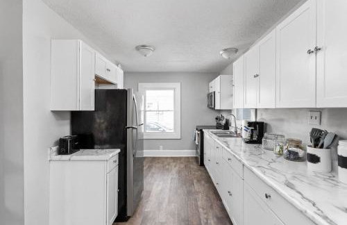 Charming Getaway - Deck & Patio - Walkable Area - Family Friendly - Foto 9