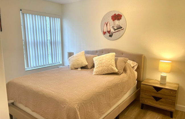 Three Bedroom Apartment #5 -- 5003 LBC -- Vusa Three Bedroom Condo Apartment - Foto 5