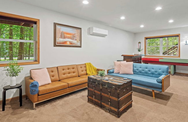 Lake + Pool Access, Game Room, Firepit, Deck Tawny and Peaceful by Avantstay - Foto 15