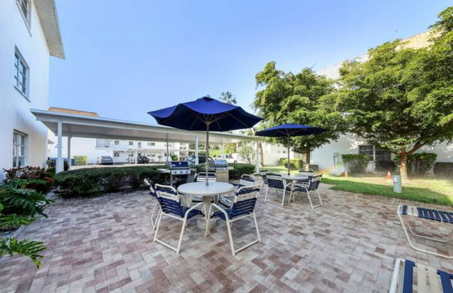 2 Bed 2 Bath Centrally Located - Foto 10