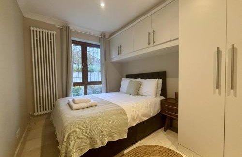 Private Five Bedroom Bungalow in Chertsey - Foto 8