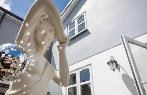 Luxe Detached 3 Bed Luxe House on Exclusive Private Estate Close to Coast Free Hot Tub Sleeps 6 Private Parking for 2 Cars - Photo 23