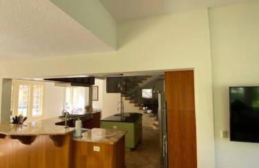 The Gator Manor – 6 Bedrooms Walk to UF / Stadium - Foto 13