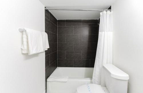 Beachside Modern 2BR 2BA - Foto 20