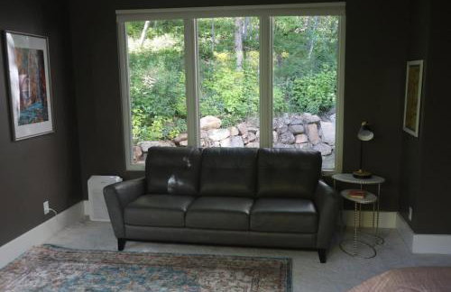 25-Bed, Amenity-Rich Estate in a Private Forest - Foto 41