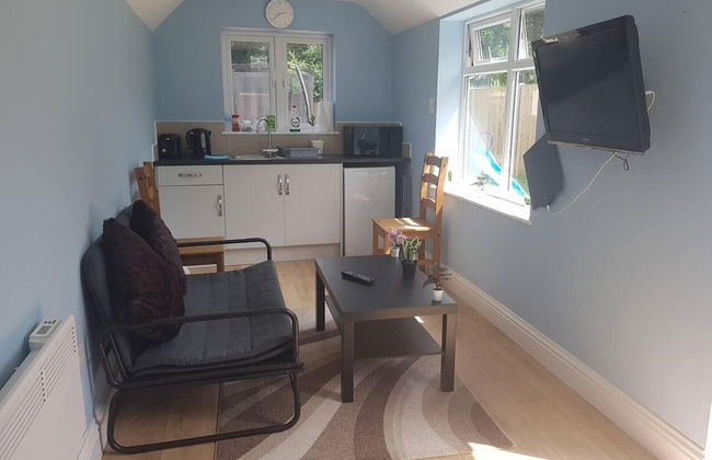 Cozy Studio in Luton - Photo 9