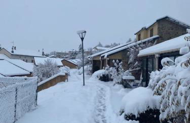 LES FONTANILLES odeillo chalet 60 WIFI & PARKING gratuit exposé plein sud & plein pied , draps & serviettes de toilettes non inclus, sabanas y toallas no incluidos - Foto 4