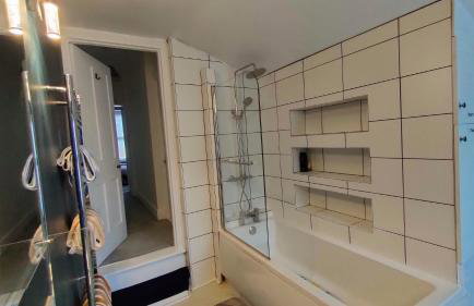 Comfortable Home Away From Home - Photo 5