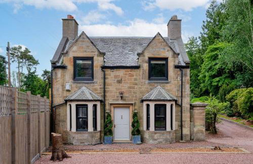 2 Bedroom Cottage-Free Parking - Photo 1