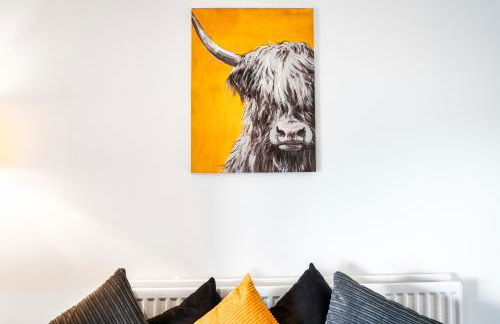 Balloch House -Spacious 3 bed house with on street parking - Photo 17