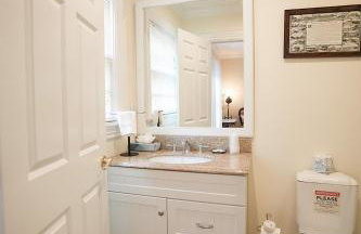 Spacious Coastal Retreat in Buzzards Bay, Quiet & Family-Friendly - Foto 58