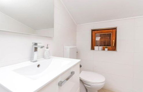 6 Bedroom Lovely Home In Ceranje Gornje - Foto 32