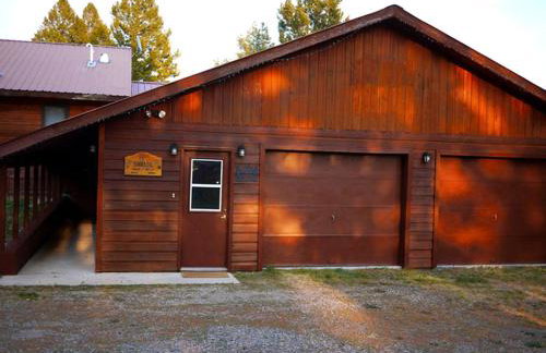 Secluded Lodge Rental for Large Groups in Lewis and Clark National Forest, Montana - Foto 15