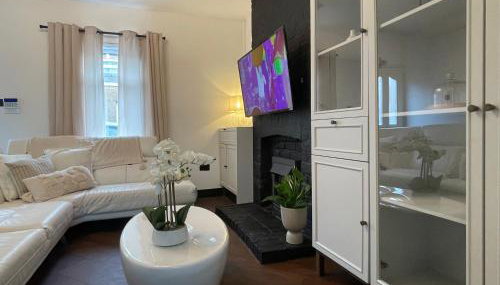 Slick Space for a Standish Stay - Foto 2