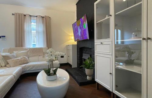 Slick Space for a Standish Stay - Photo 2