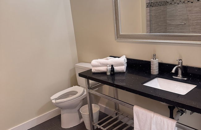 Lakeview Hotel - Photo 13