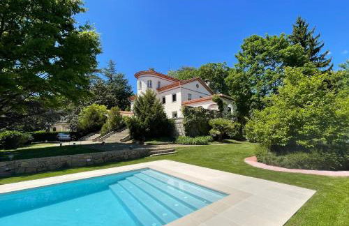 Espectacular Casa Chateau en el centro de Olot - Foto 1