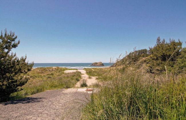 Chapman Cove by Avantstay Gorgeous Beach Bungalow w/ Sauna - Photo 17