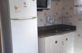 Chale de Madeira - Lareira e Fogueira---lindo gramado com mesa para café da manhã, churrasqueira e fogueira - Foto 31