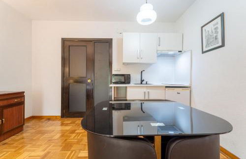 Two-bedroom apartment, central location, with terrace, WiFi, and metro nearby - Photo 12