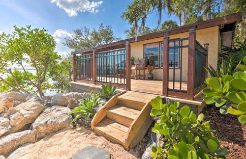 Riverfront Merritt Island Bungalow with Dock and Deck - Foto 19