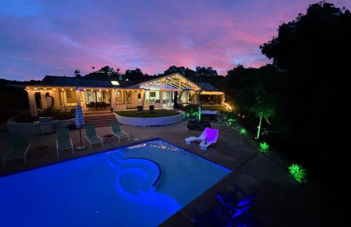 Hilltop Villa & Guesthouse, Pool Oasis, Pickleball Court - Photo 15