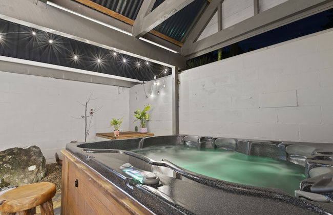 Hilltop Country Retreat with Seaviews - Foto 25