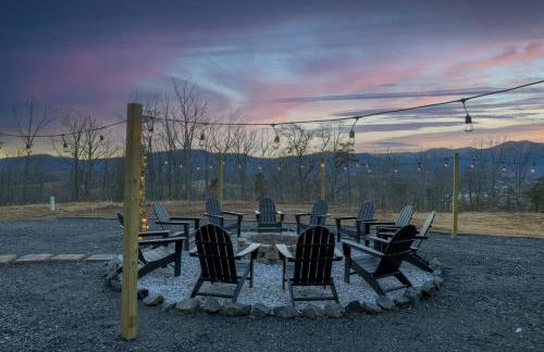 Ridgetop Hideaway 12-Guest Oasis with Hot Tub & Epic Views Near Winery Tours & Trails - Pets are allowed by request - Foto 37