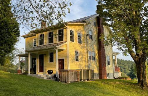 Abingdon Family Getaway with Porch and Views! - Photo 30