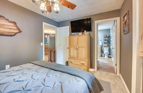 Murray Cabin with Hot Tub Walk to Kentucky Lake! - Foto 15