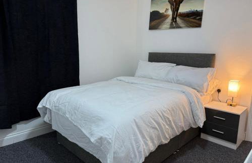 Cosy Six Bedroom House in Bedford Town - Foto 29