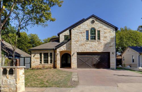 GORGEOUS 5-bd 4ba w Pool, Hot Tub, 2 kitchens, & Game Room Near Dallas Airports! - Foto 16