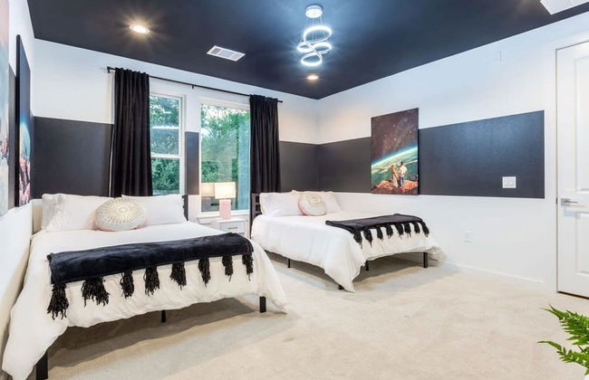 5 000 SQ FT Private 10br Compound DT 6 Min Drive - Photo 39