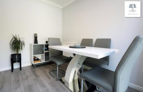 Spacious 3 Bed Home In The Heart Of Bridgend - By EKLIVING LUXE Short Lets & Serviced Accommodation - Foto 51