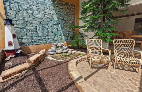 NEW! 4BR I Indoor Pool on the Bay in Boat Town USA - Foto 41