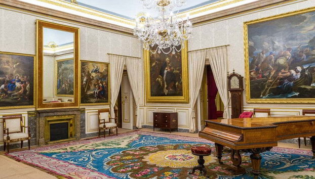 Ammireremo il pregiato arredo del Palazzo