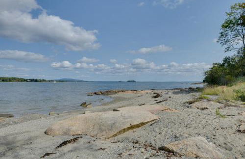 Beachfront Brooklin Studio with Private Balcony! - Photo 2