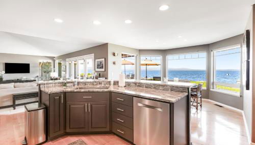 Misty Lady at Water's Edge - Foto 5