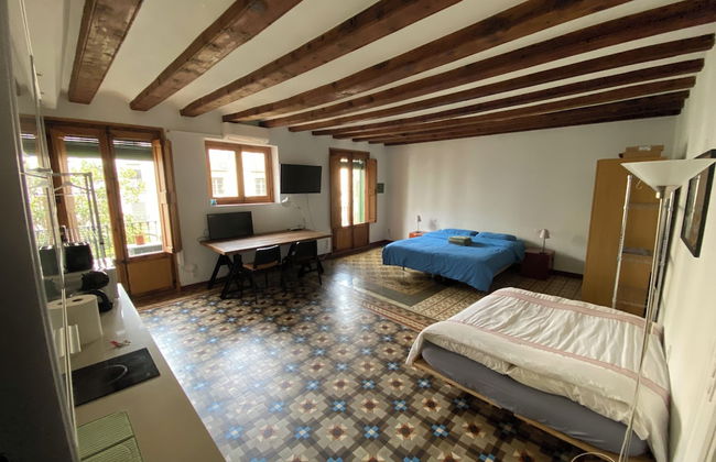 Lovely 2-bed Apartment in Barcelonas Best Location - Photo 8