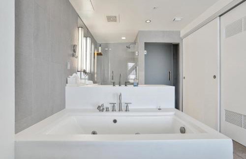 Luxury Corner 1 BR W Residence with Fantastic Intercoastal Views, Pool & Hot tub - Foto 27