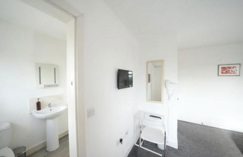 Private Rooms-Private Bathrooms-Near Airport- CABIN CREW paradise - Foto 45