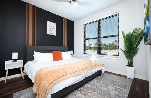 Modern 2BR Retreat- Prkng,Near Rvrwlk & Conv Ctr - Foto 67