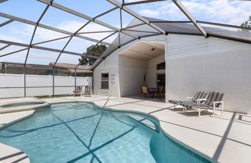 Sunny Getaway with Private Pool, Spa & Fenced Yard - Foto 24