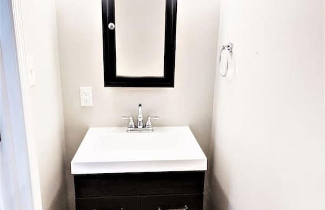 The Loft at Park Place - 3rd Floor Walk up King and Queen Beds Fast Wifi and Free Coffee - Foto 13