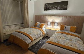 Glebe House - 2 Bedroom Luxury House that sleeps 6, with Free Private Parking, Easy Access to City Centre, and Near the Motorway - Photo 12