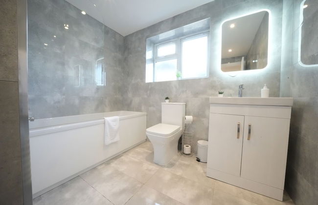 Heathrow Charge and Go - Photo 72