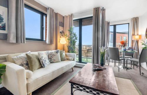 Orient CityView with FreePark and Netflix - Photo 32