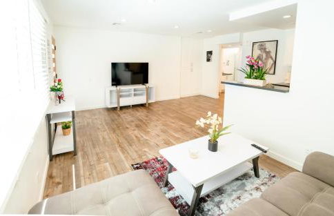 Cozy Stylish 1-Bedroom In Hollywood With Free Gated Parking - Photo 10