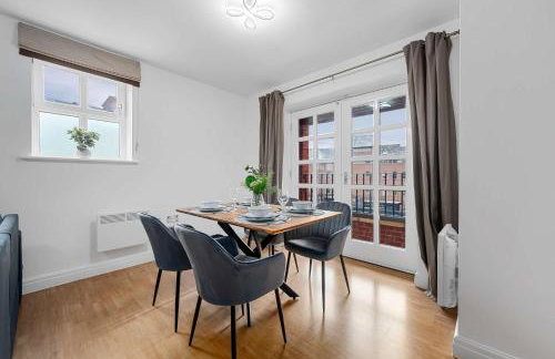 Modern Apartment, Free Parking by City SuperHost - Foto 5